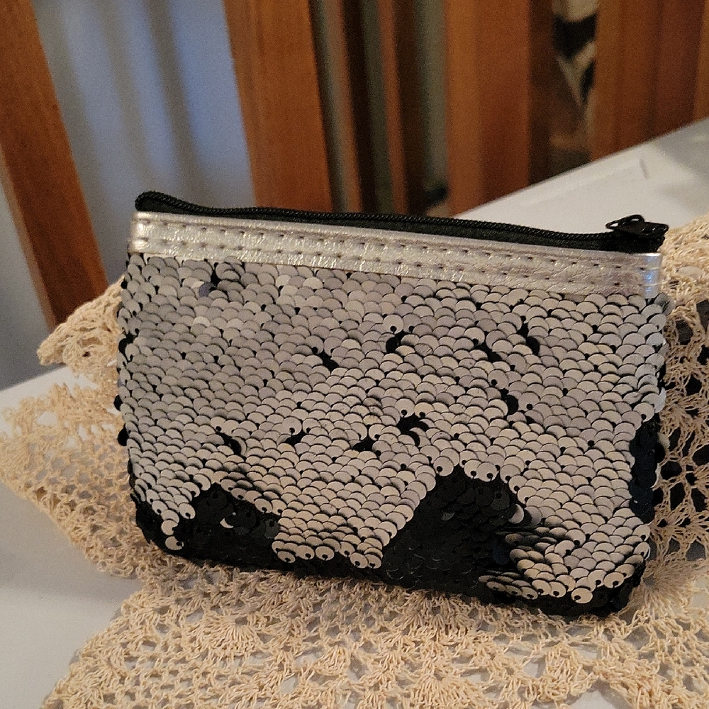 Avenue 9 Coin Sequin Purse